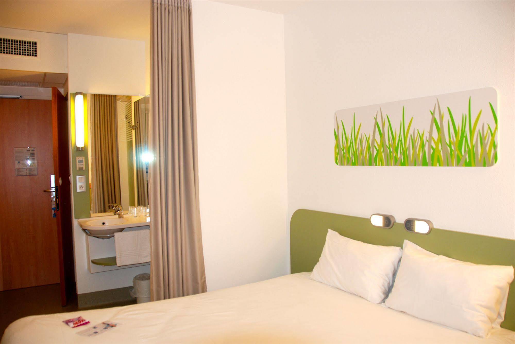 Ibis Budget Roanne Hotel Экстерьер фото